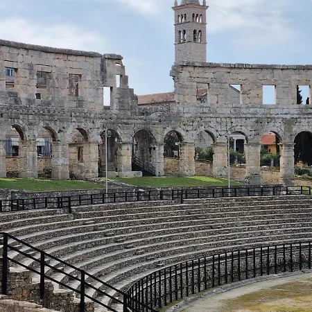 Pulabella * Πούλα